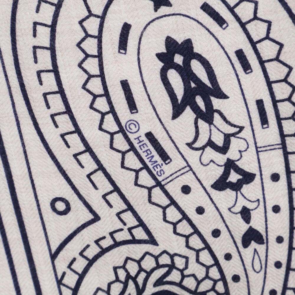 HERMES Cheval de Coeur Bandana Carre Geant Scarf Muffler Natural Women's - Picture 7 of 7